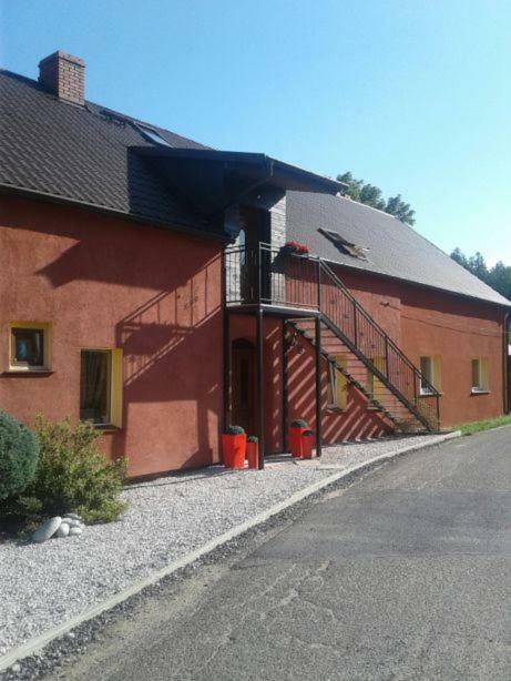 Przytulne Na Poddaszu Jelenia Gora Bagian luar foto